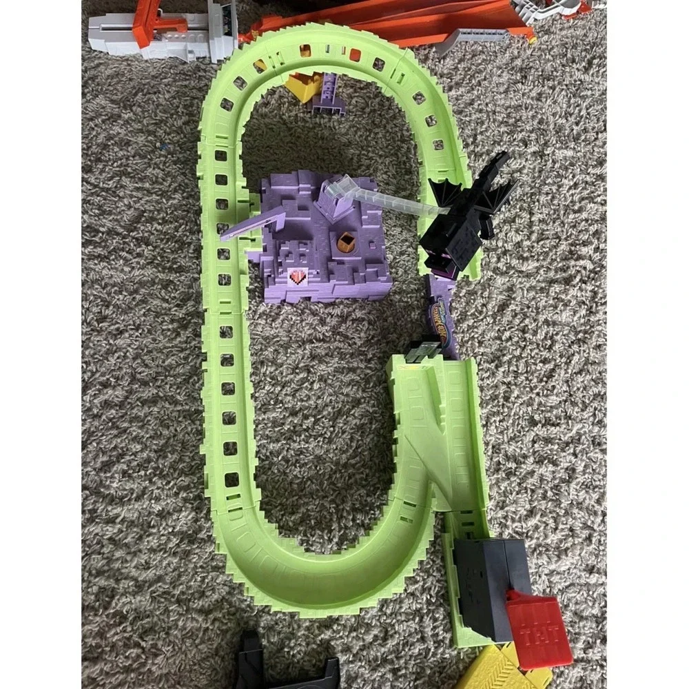 Minecraft Hot Wheels RacerVerse Diecast Track Set No cars